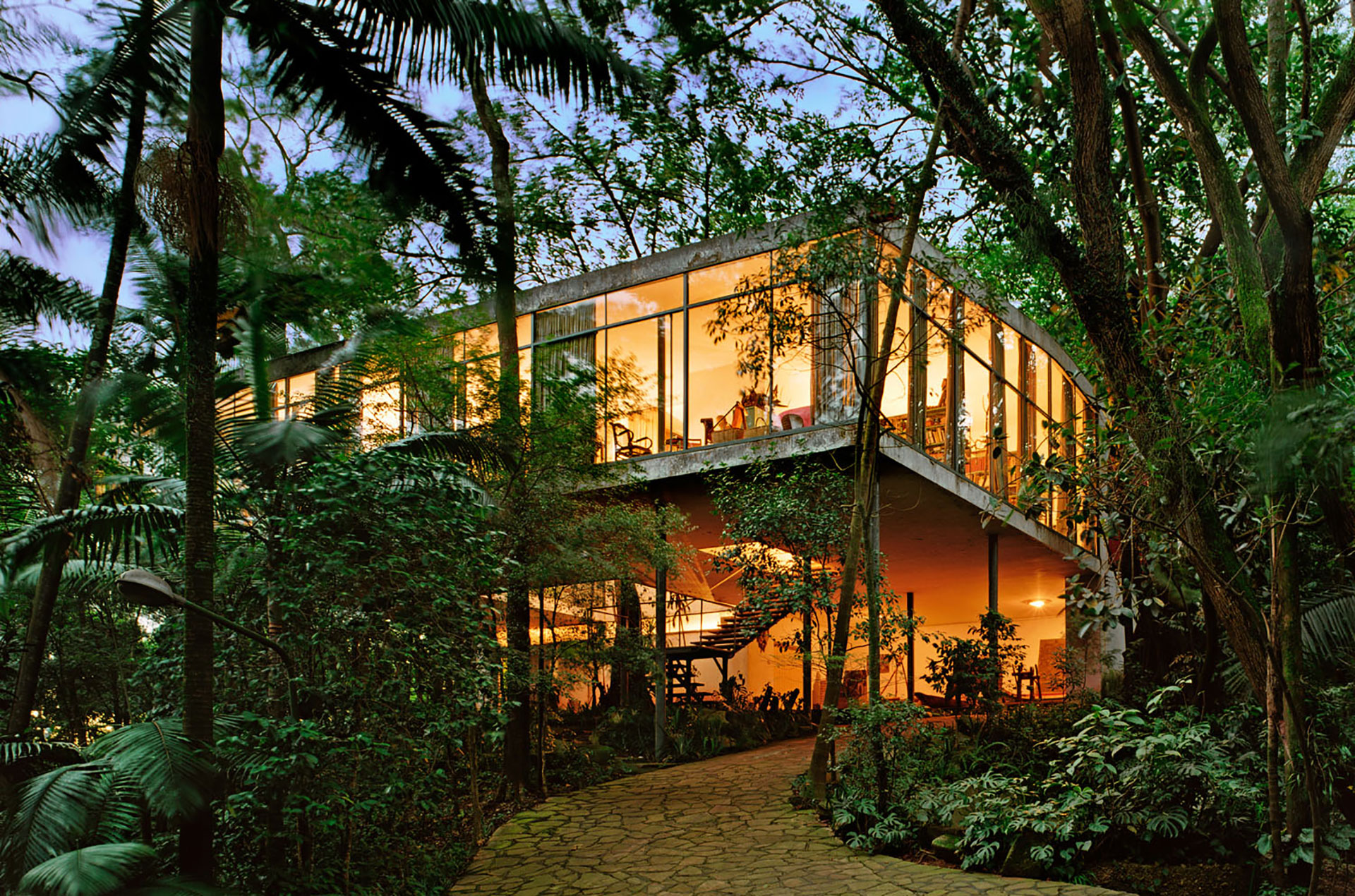 Casa de Vidro projetada por Lina Bo Bardi no Morumbi