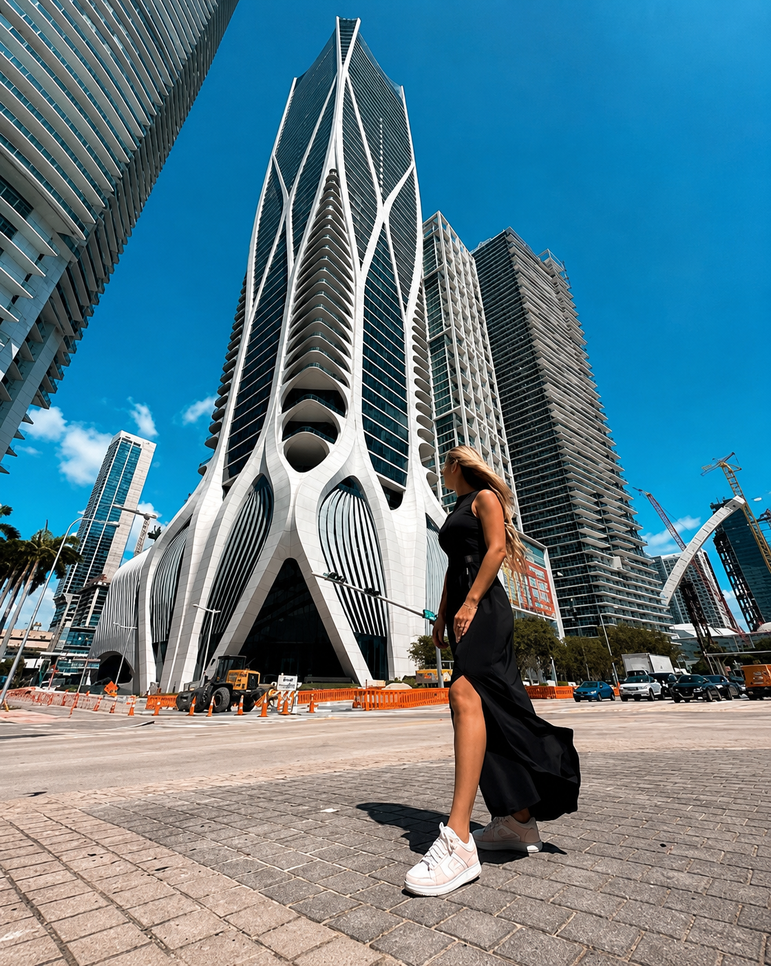 Exoesqueleto curvo do One Thousand Museum em Miami